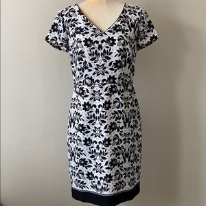 Ann Taylor 4 Short Sleeved V-Neck Floral Dress